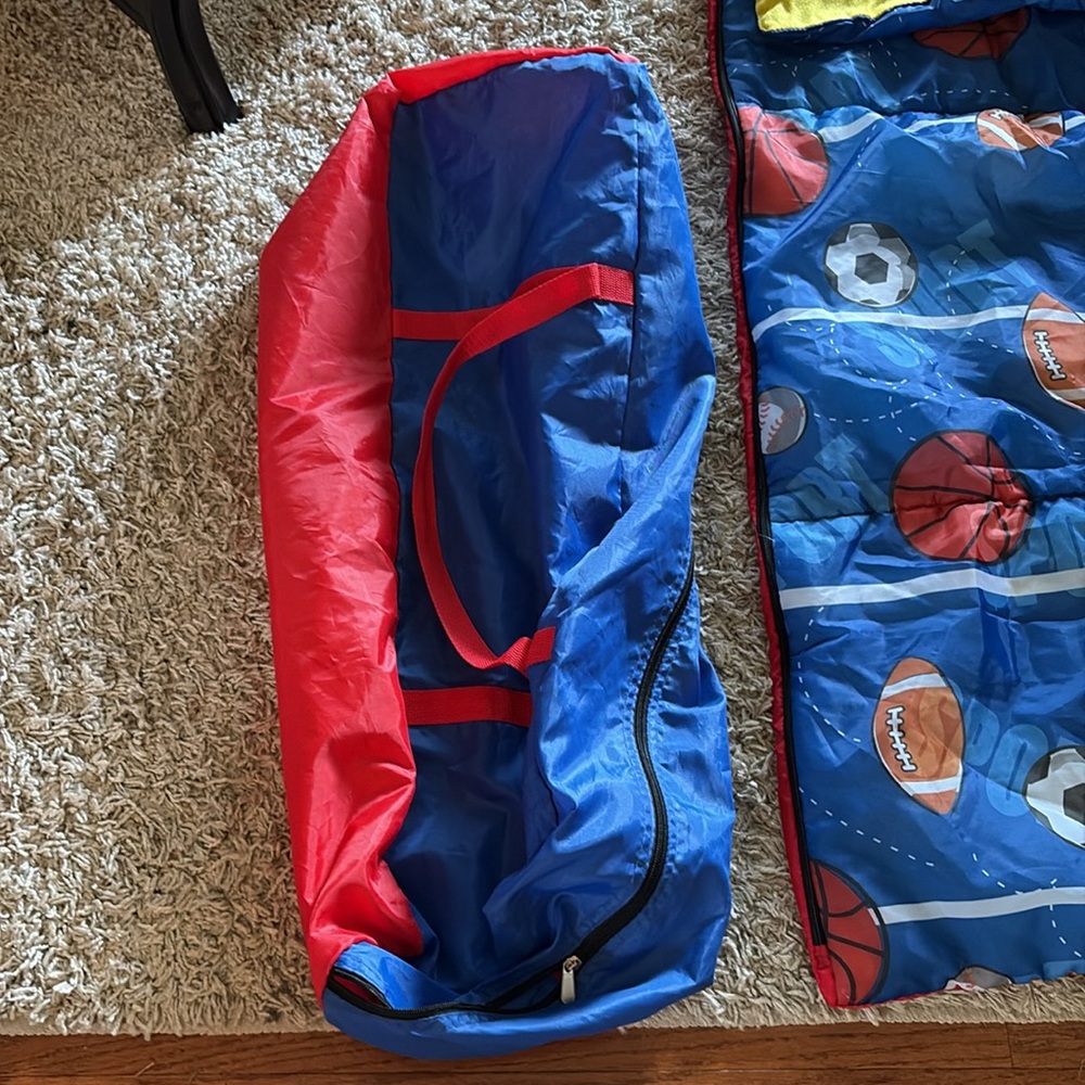 All Star Sports Sleeping Bag - Picture 3 of 5